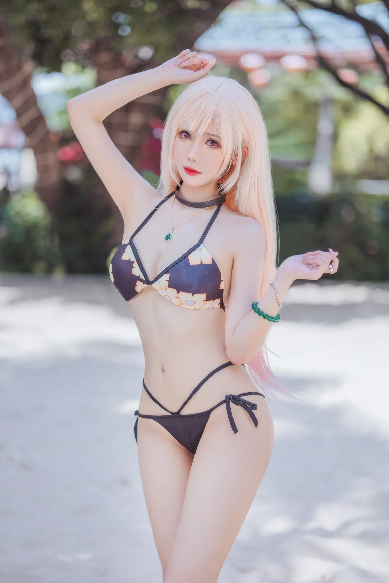 仙女月《喜多川泳装》主题写真：29张全套美图