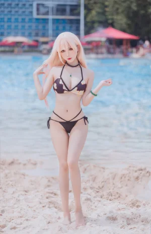 仙女月《喜多川泳装》主题写真：29张全套美图