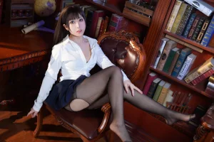 虎森森《书房姐姐》主题写真：31张全套美图