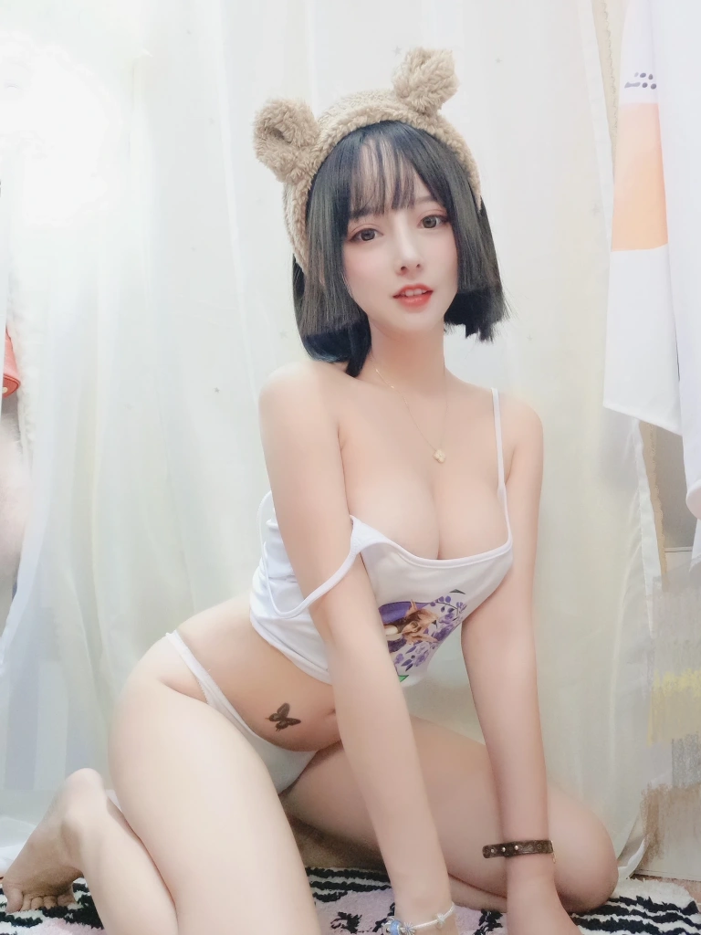 过期米线线喵《白色吊带》主题写真：36张全套美图