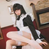 焖焖碳《女仆》主题写真：33张全套美图