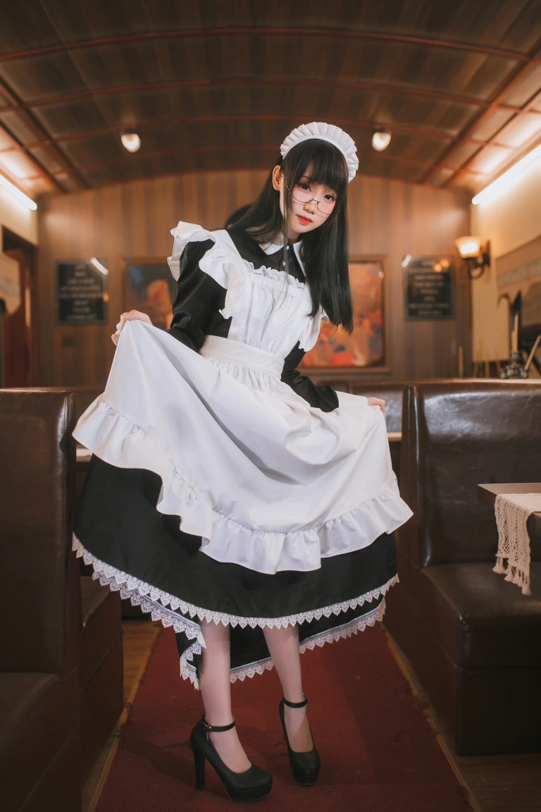 焖焖碳《女仆》主题写真：33张全套美图