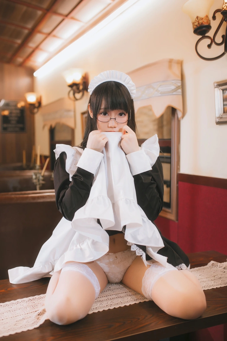 焖焖碳《女仆》主题写真：33张全套美图