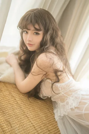 桃良阿宅《纱裙》主题写真：34张全套美图