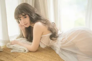 桃良阿宅《纱裙》主题写真：34张全套美图
