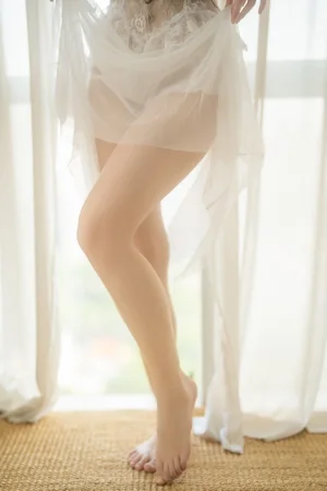 桃良阿宅《纱裙》主题写真：34张全套美图