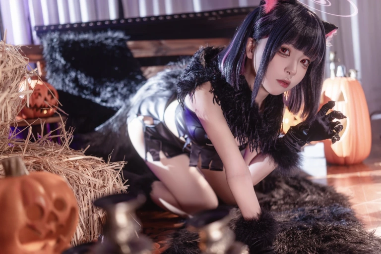 矢量鱼《蔚蓝档案 杏山和纱万圣节》主题写真：34张全套美图