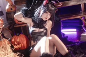 矢量鱼《蔚蓝档案 杏山和纱万圣节》主题写真：34张全套美图