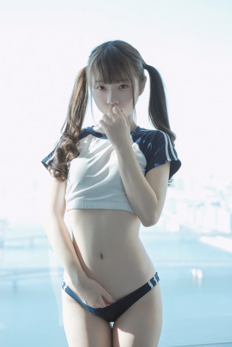 可可小白兔《情人節の禮物 體操服少女》主题写真：35张全套美图