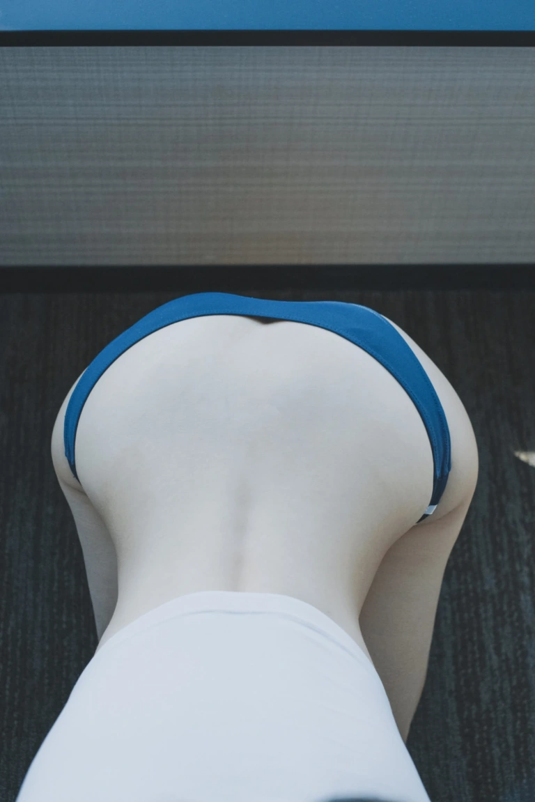 可可小白兔《情人節の禮物 體操服少女》主题写真：35张全套美图