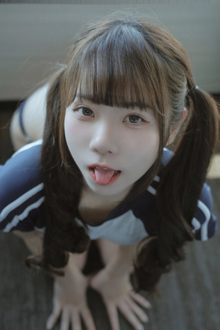 可可小白兔《情人節の禮物 體操服少女》主题写真：35张全套美图