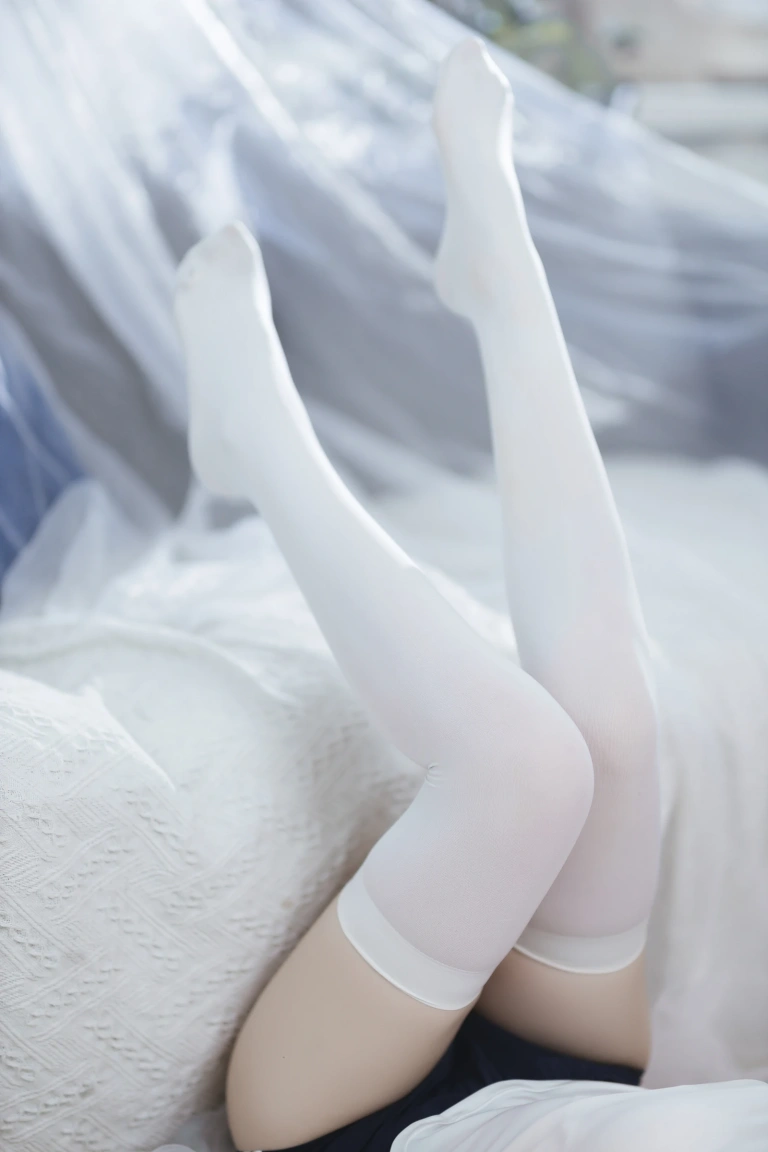 是三不是世《束缚》主题写真：37张全套美图