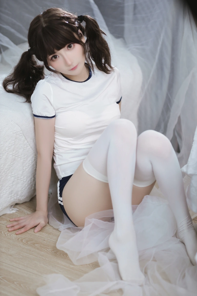 是三不是世《束缚》主题写真：37张全套美图