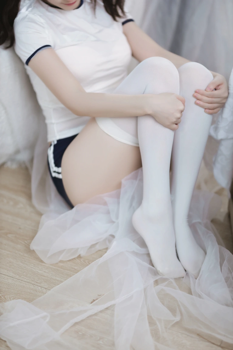 是三不是世《束缚》主题写真：37张全套美图