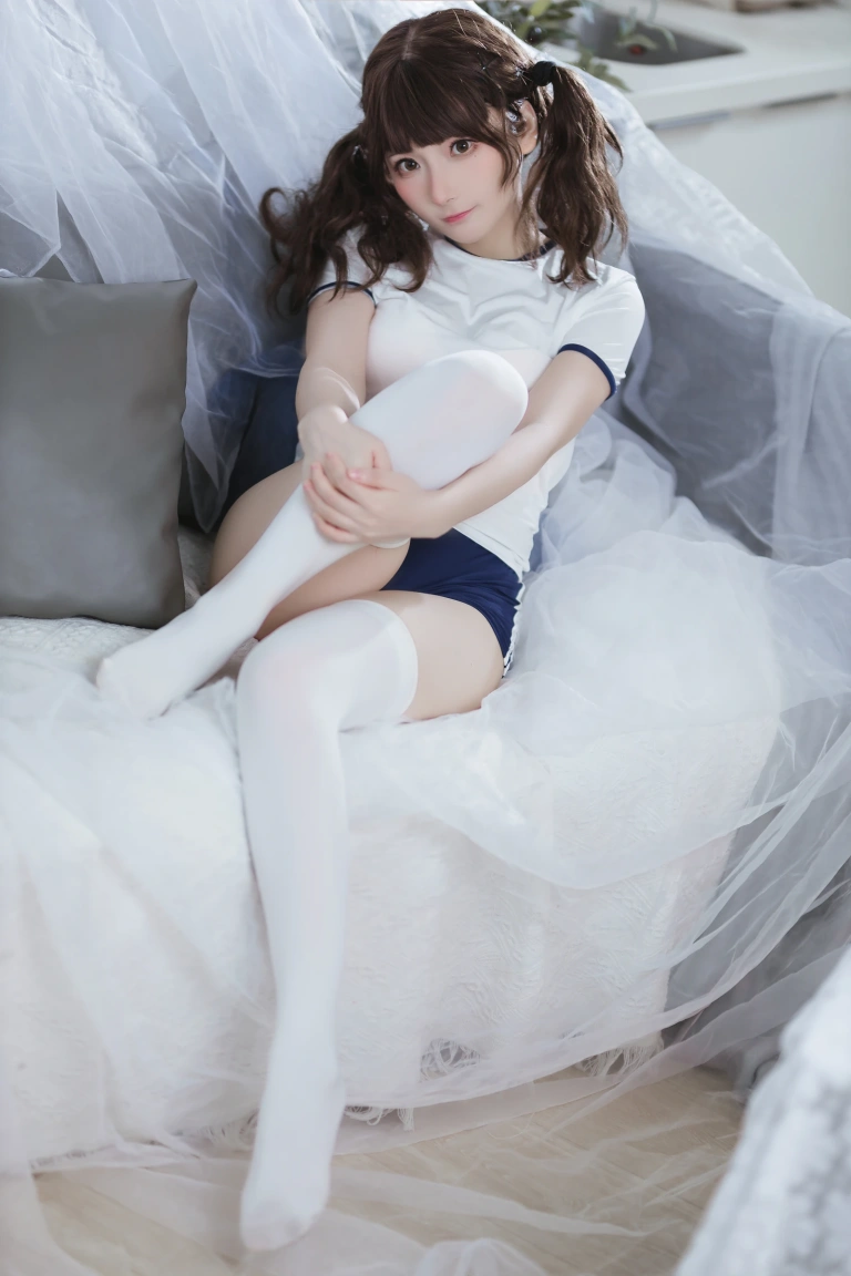 是三不是世《束缚》主题写真：37张全套美图