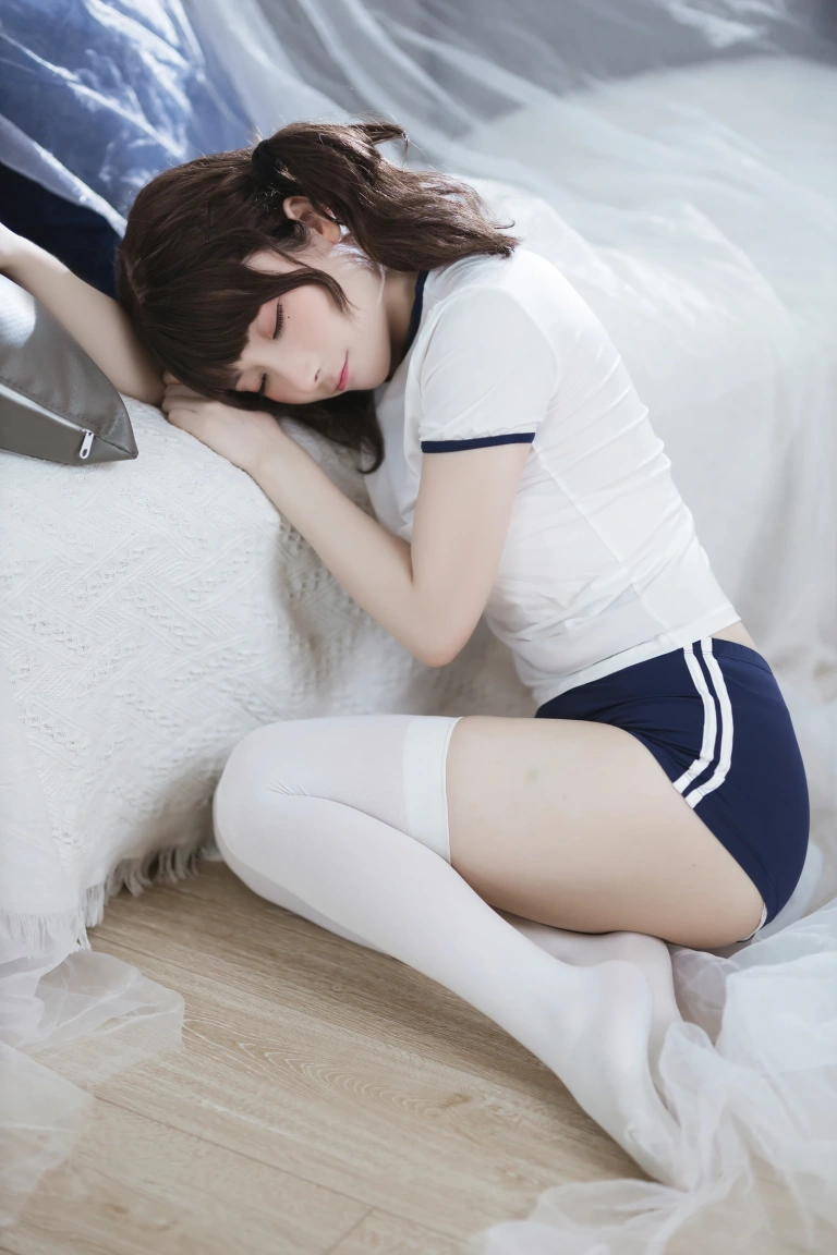 是三不是世《束缚》主题写真：37张全套美图