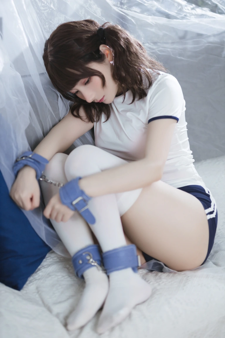 是三不是世《束缚》主题写真：37张全套美图