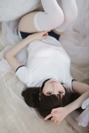 是三不是世《束缚》主题写真：37张全套美图