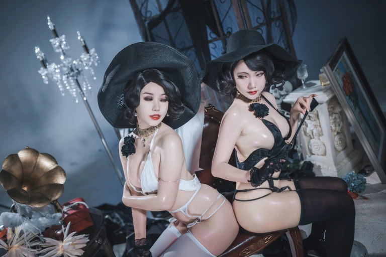 是一只熊仔《八尺夫人双人》主题写真：50张全套美图