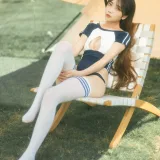 杏仁曲奇《蓝白泳装》主题写真：50张全套美图
