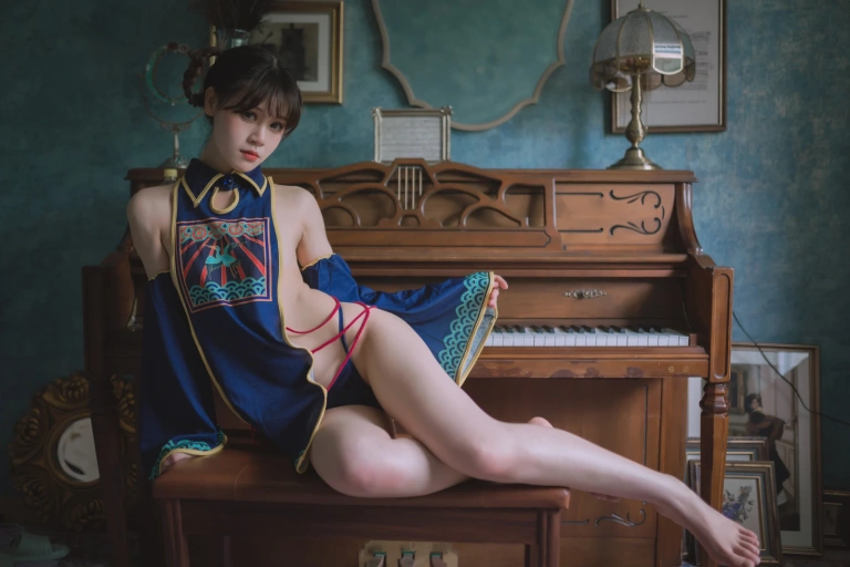 星黛鹿鹿《小僵尸》主题写真：53张全套美图