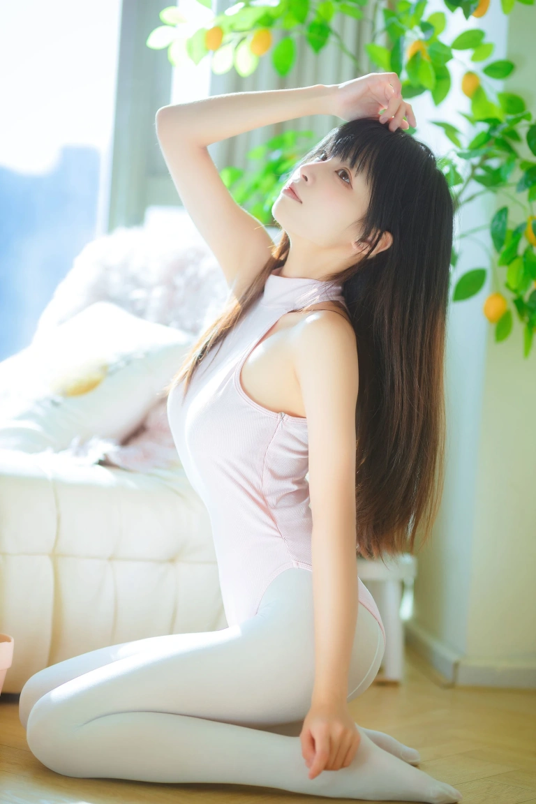 三無人型《白丝桃子》主题写真：60张全套美图