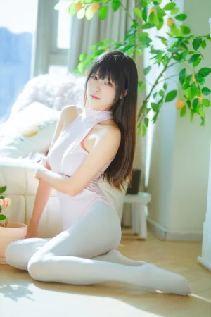 三無人型《白丝桃子》主题写真：60张全套美图