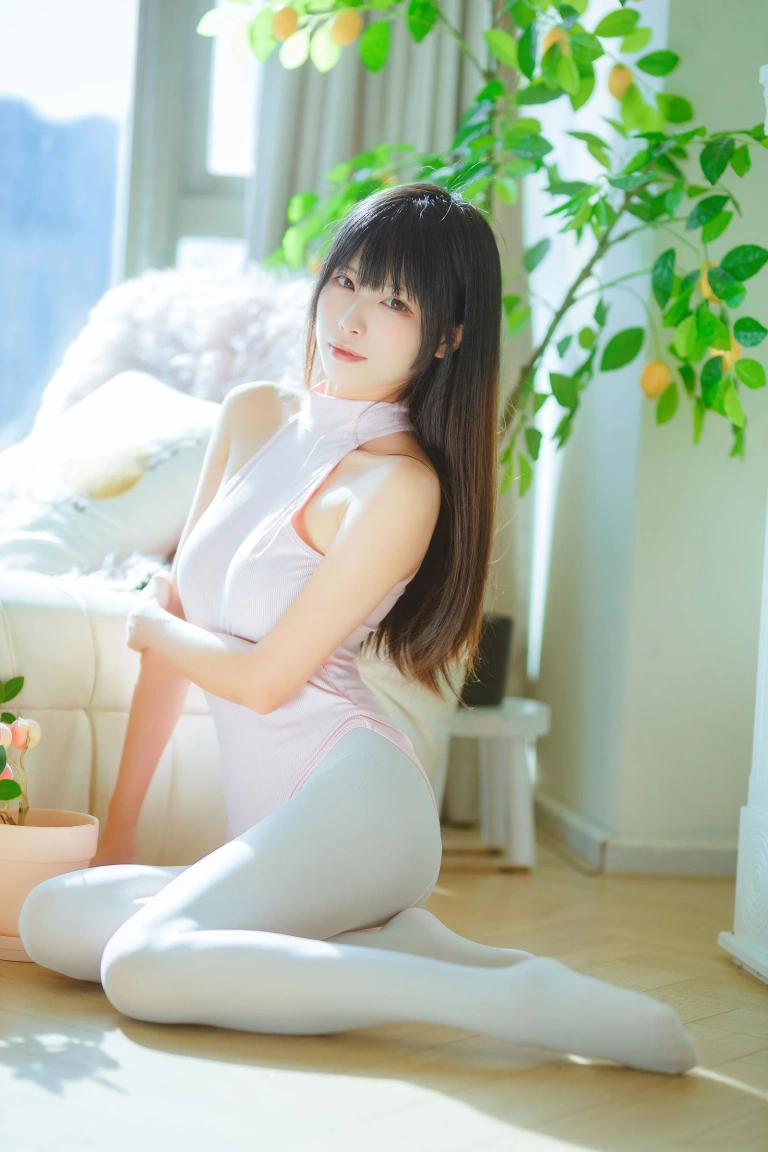 三無人型《白丝桃子》主题写真：60张全套美图