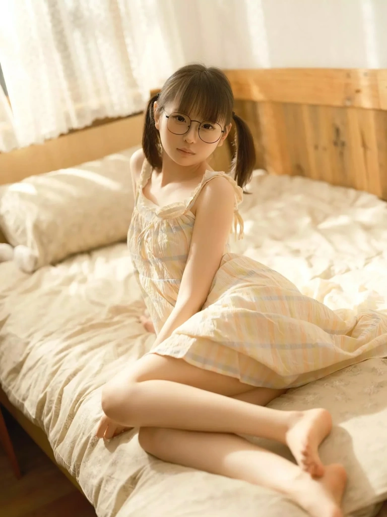 幼水铃衣《晨醒》主题写真：64张全套美图