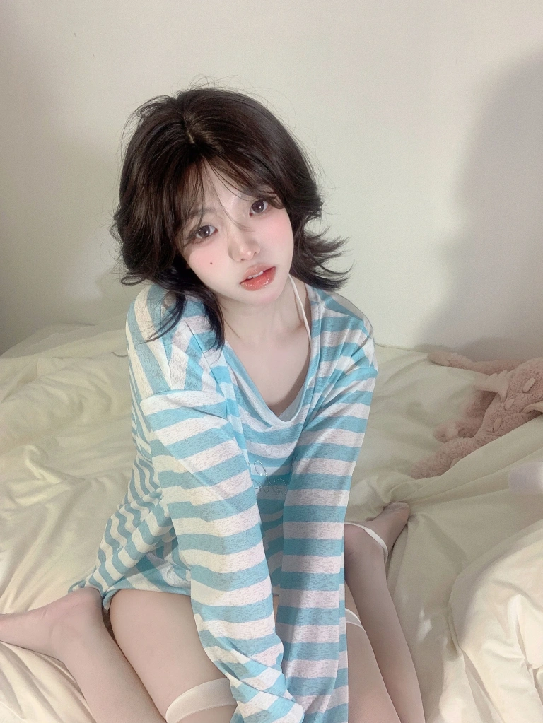 真宝《居家女友》主题写真：98张全套美图，含1个视频