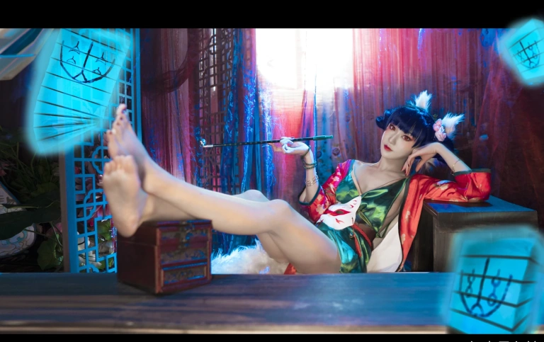 阿包也是兔娘《白蛇起源 宝青坊主》主题写真：9张全套美图