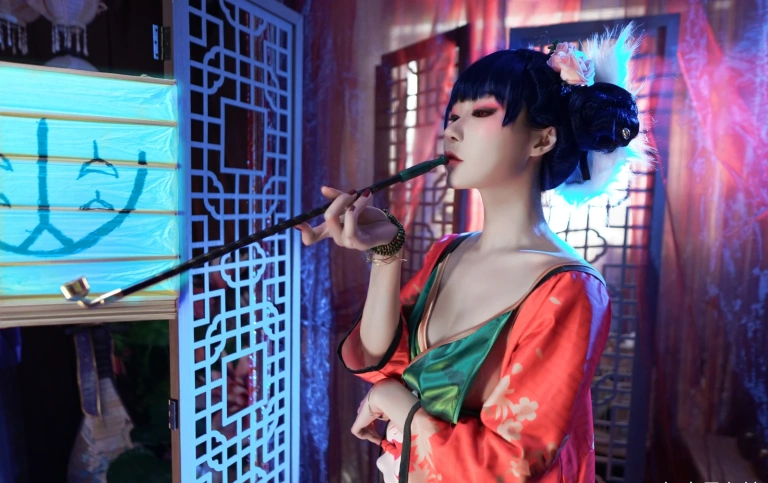阿包也是兔娘《白蛇起源 宝青坊主》主题写真：9张全套美图