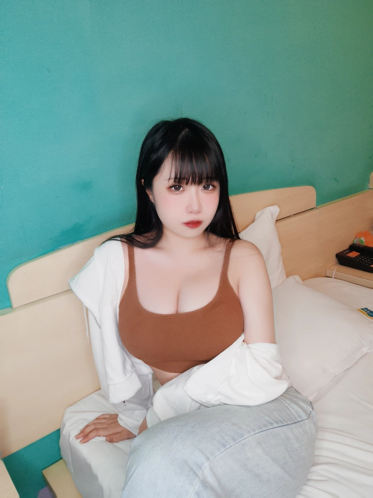 贞子蜜桃《运动内搭》主题写真：10张全套美图，含1个视频