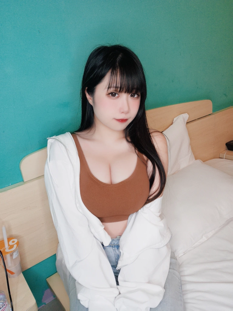 贞子蜜桃《运动内搭》主题写真：10张全套美图，含1个视频