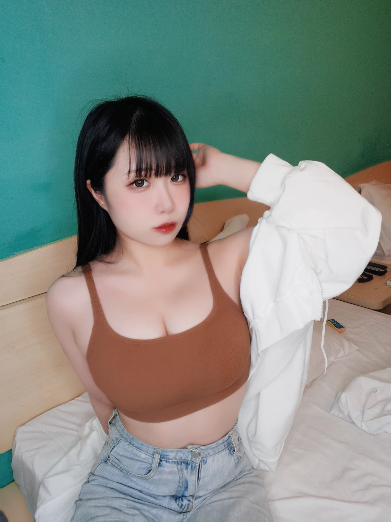贞子蜜桃《运动内搭》主题写真：10张全套美图，含1个视频