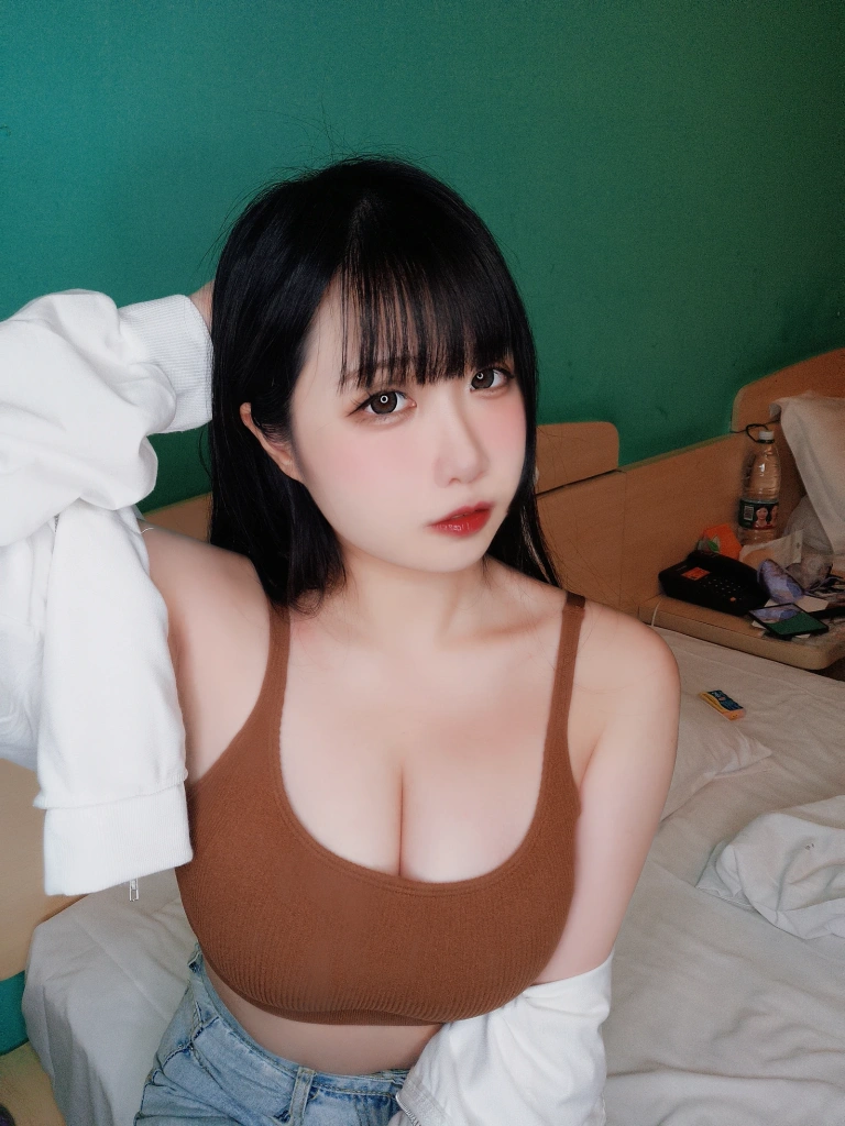 贞子蜜桃《运动内搭》主题写真：10张全套美图，含1个视频