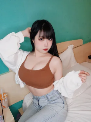 贞子蜜桃《运动内搭》主题写真：10张全套美图，含1个视频