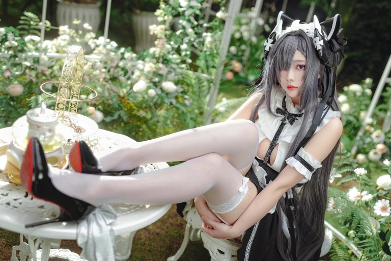 宮本桜《奥古斯特 女仆装》主题写真：20张全套美图