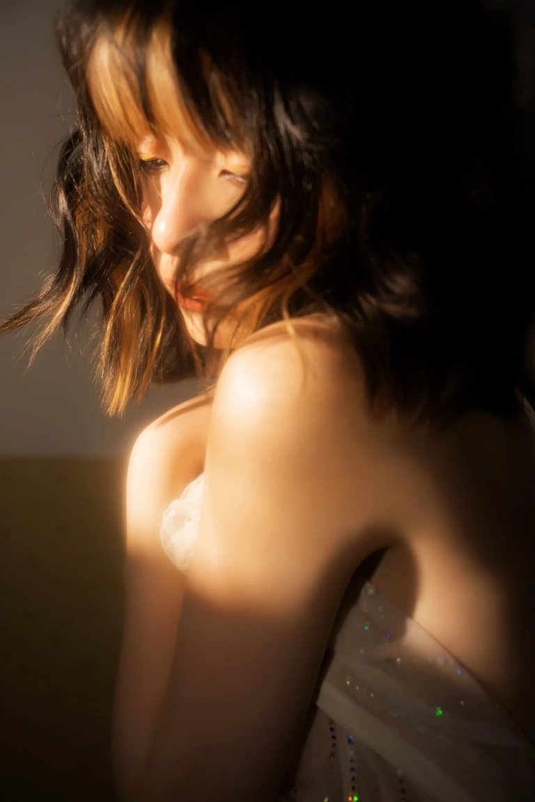 清青琴玖《夏夜晚风》主题写真：21张全套美图