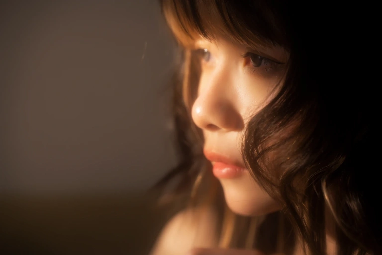 清青琴玖《夏夜晚风》主题写真：21张全套美图