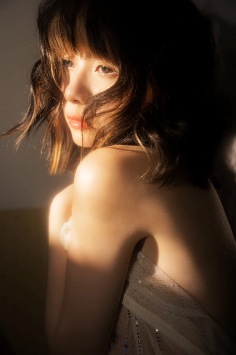 清青琴玖《夏夜晚风》主题写真：21张全套美图