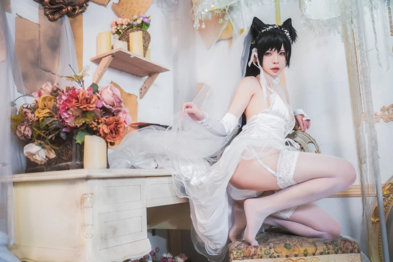 可可老师《爱宕白花誓言》主题写真：25张全套美图