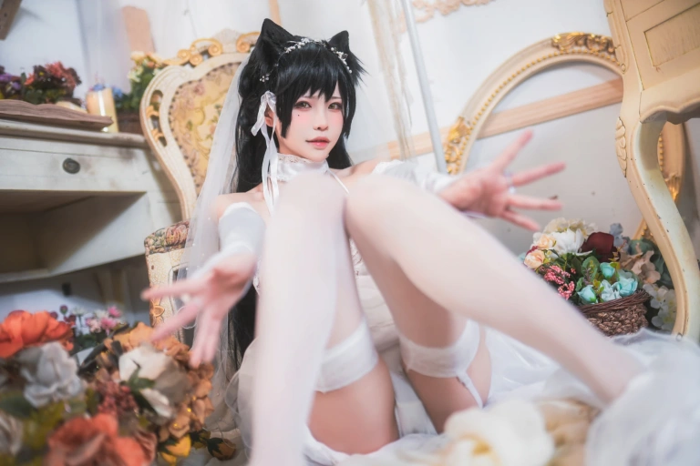 可可老师《爱宕白花誓言》主题写真：25张全套美图