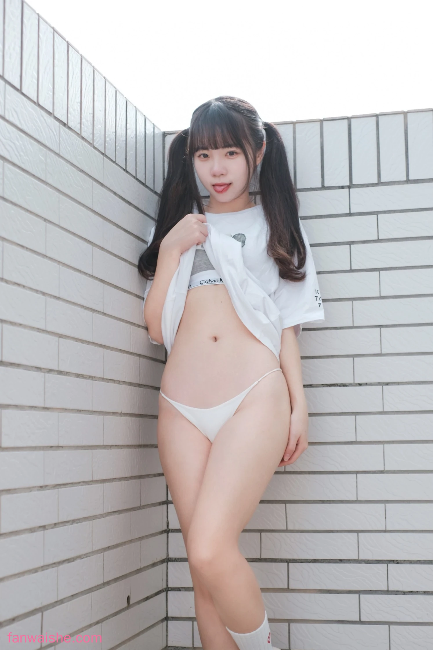可可小白兔 可可小白兔 NO.006 - 捕獲一隻沒穿褲褲の小白兔🐰