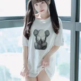 可可小白兔《捕獲一隻沒穿褲褲の小白兔🐰》主题写真：30张全套美图
