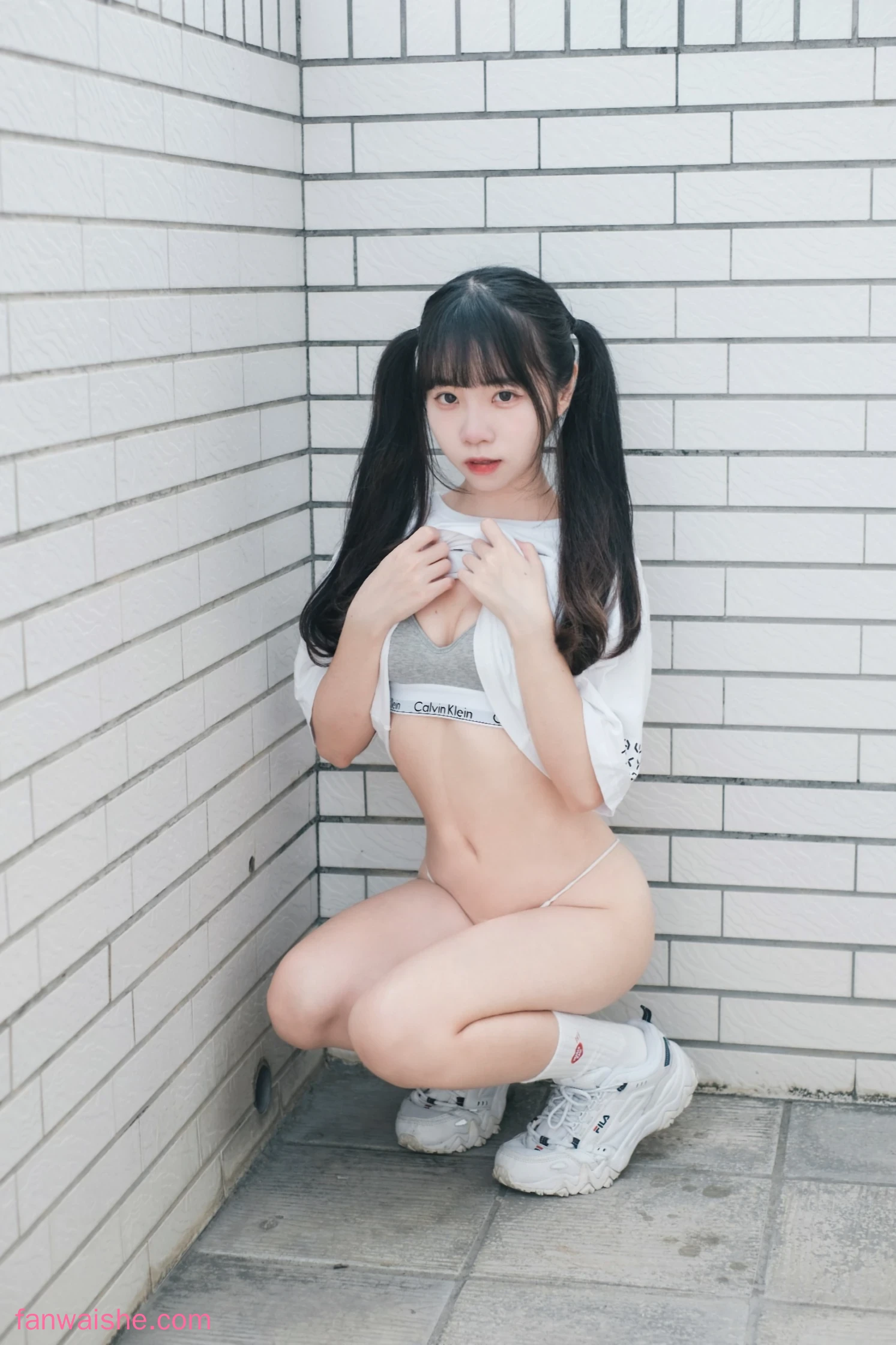 可可小白兔 可可小白兔 NO.006 - 捕獲一隻沒穿褲褲の小白兔🐰