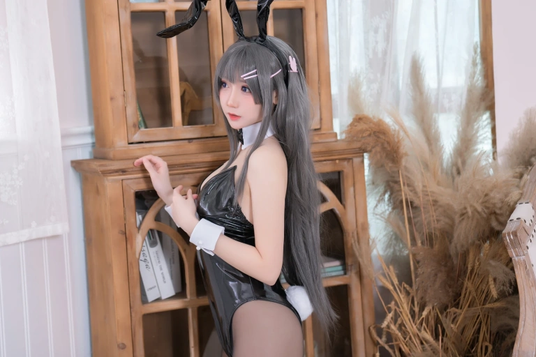 焖焖碳《麻衣学姐兔女郎》主题写真：32张全套美图