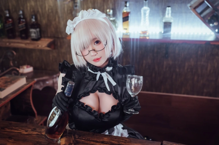 西园寺南歌《玛修女仆》主题写真：35张全套美图