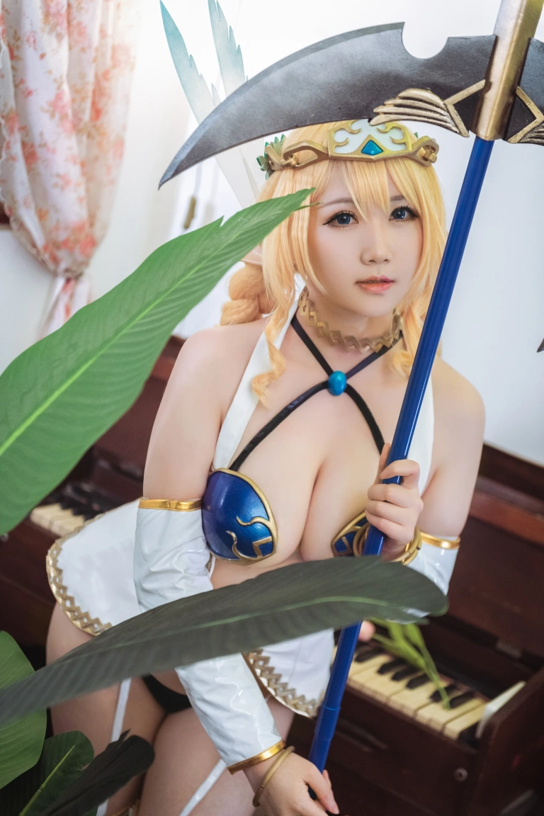 是本末末《精灵村》主题写真：38张全套美图