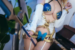 是本末末《精灵村》主题写真：38张全套美图